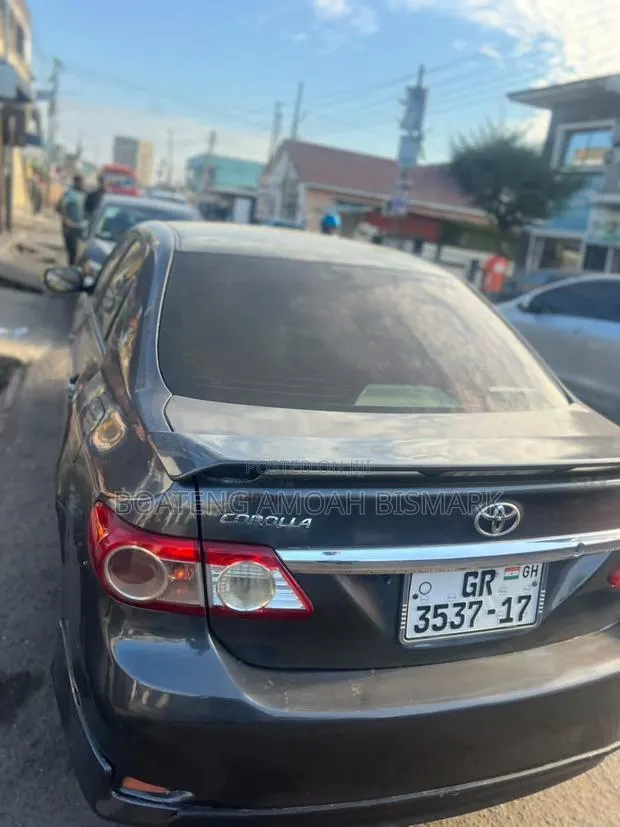 Toyota Corolla 2013 Black · Photo 4