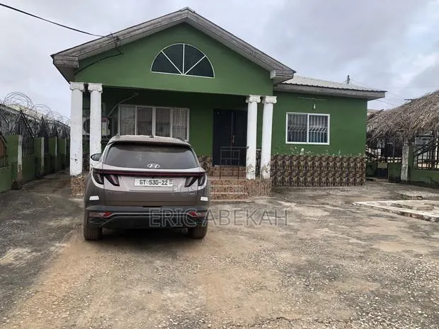 Furnished 4bdrm House in Green Estate, Awutu Senya East Municipal · Photo 1