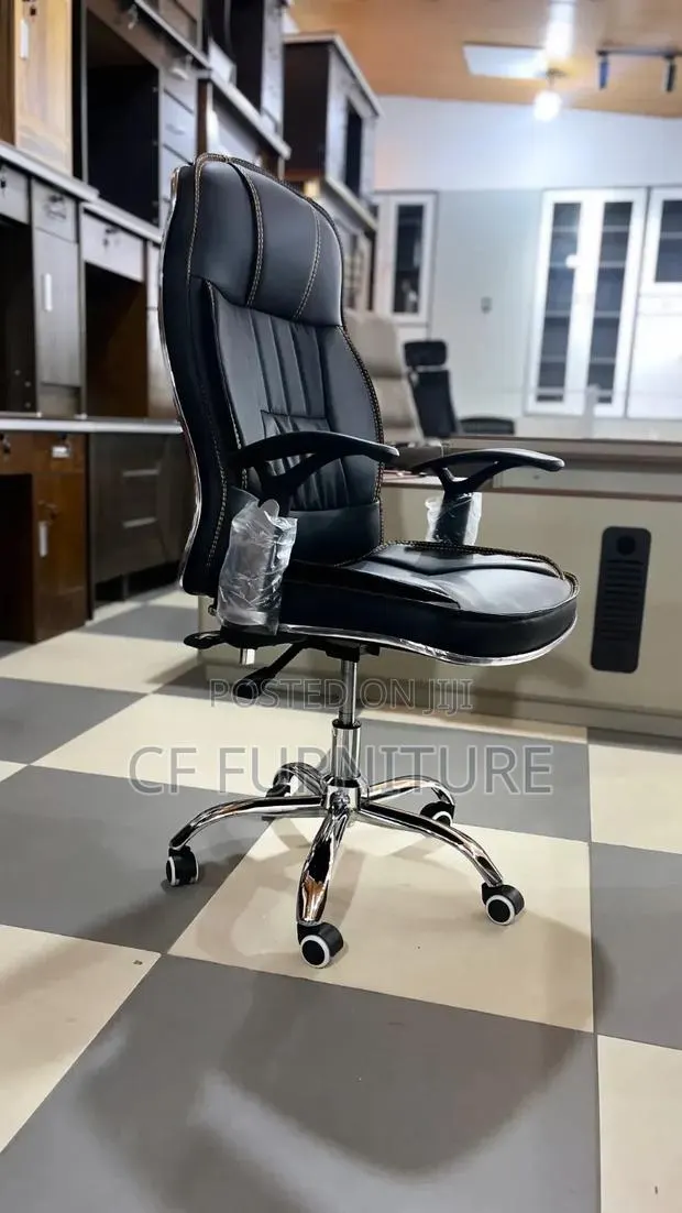 Executive Leather Office Swivel Chair · Photo 1