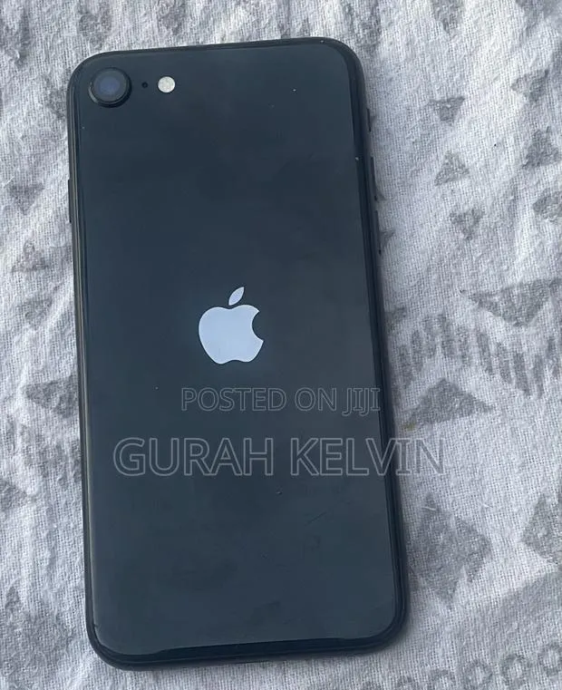 New Apple iPhone SE (2022) 64 GB Black · Photo 1