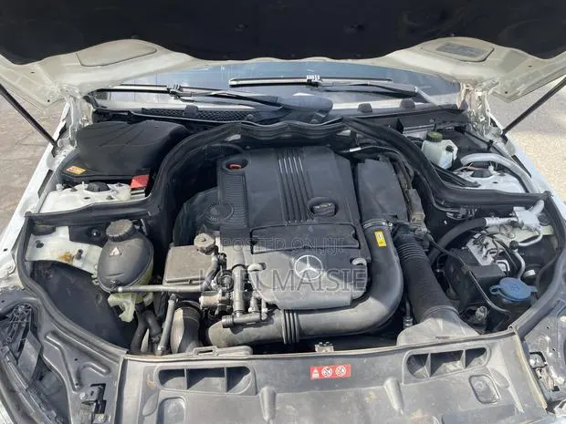 Mercedes-Benz C250 2014 White · Photo 1