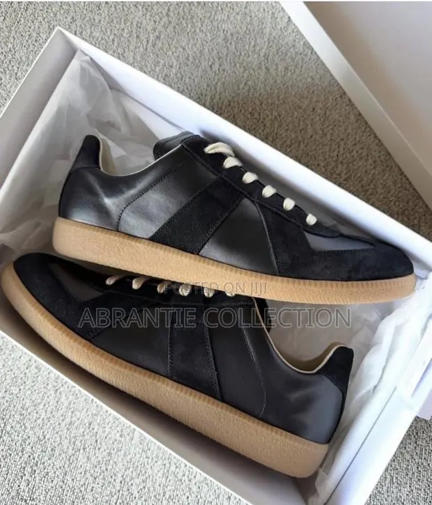 Maison Margiela Lace Up Sneaker · Photo 1