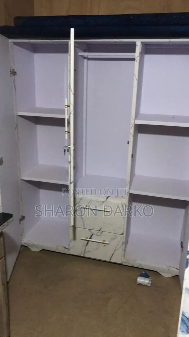 Quality Made 3 in 1 Wardrobe · Photo 1
