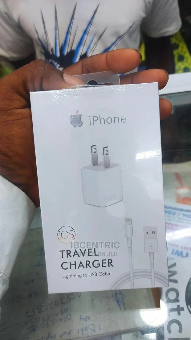 iPhone Travel Charger · Photo 1