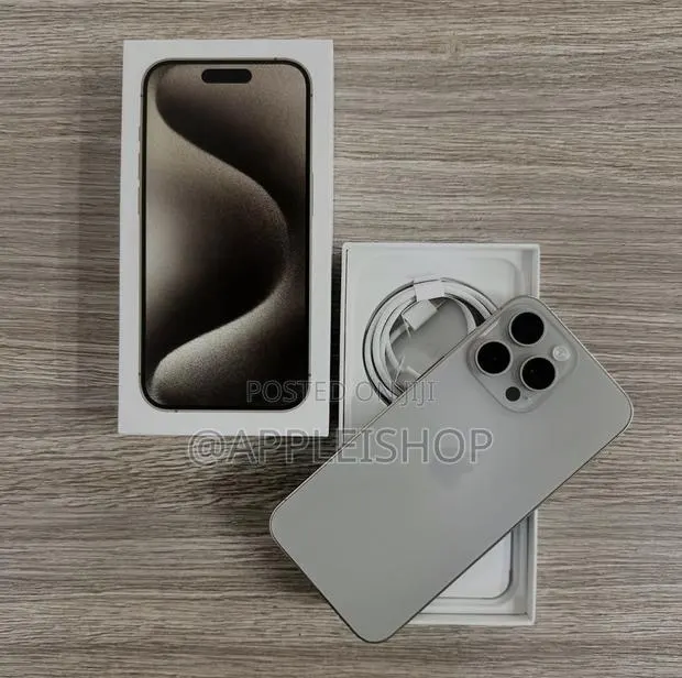 Apple iPhone 15 Pro Max 256 GB Silver · Photo 2