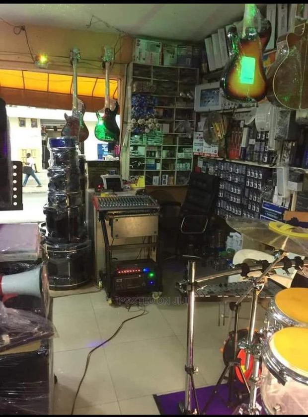 Musical Instruments Shop · Photo 2