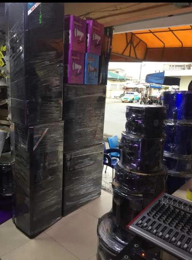 Musical Instruments Shop · Photo 3