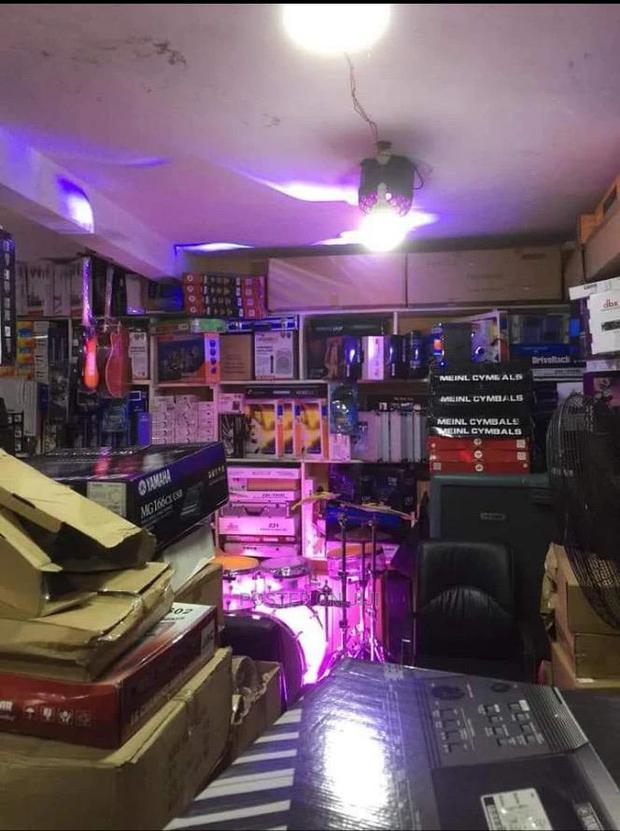 Musical Instruments Shop · Photo 4