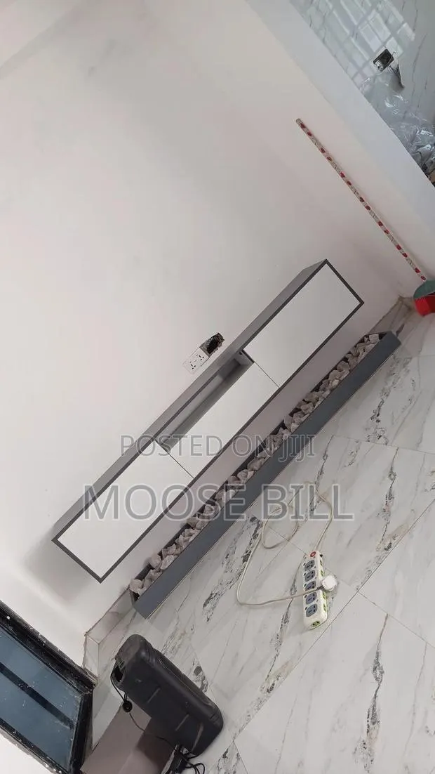 Tv Console · Photo 1