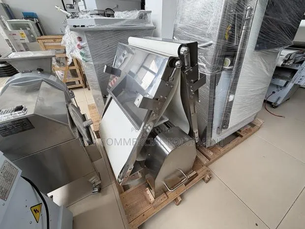 Commercial Tabeltop Pastries Dough Sheeter · Photo 1