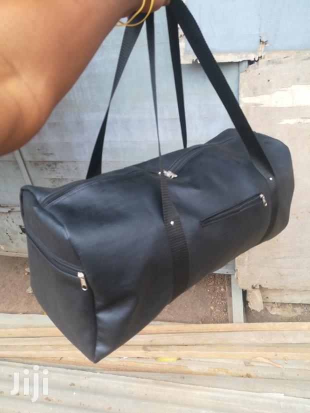 Quality Leather Travel Bag · Photo 3