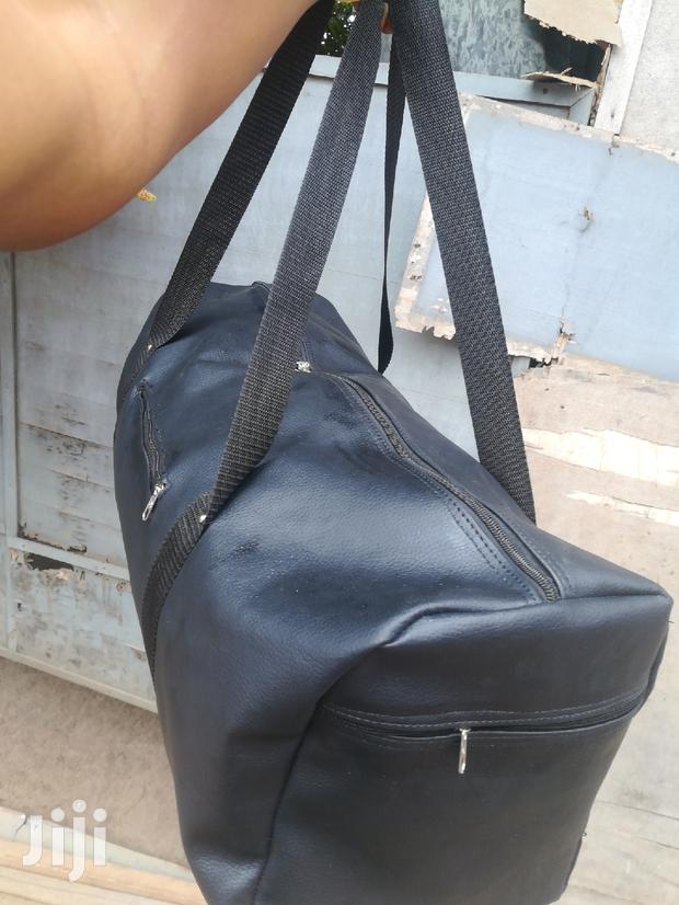 Quality Leather Travel Bag · Photo 2