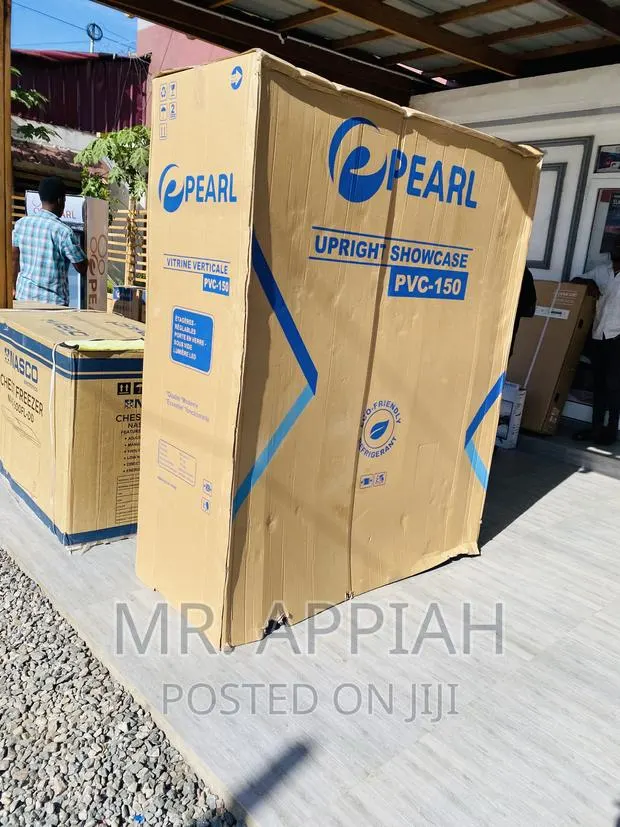 Energy Saving Pearl PVC 150 3 Door Electric Display Fridge · Photo 1