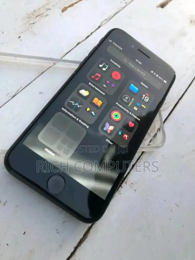 Apple iPhone SE (2020) 256 GB Black · Photo 1