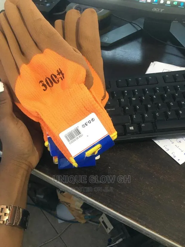 Insulating Industrial Gloves · Photo 1