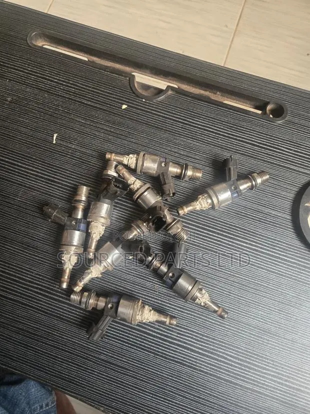 Porsche Fuel Injectors · Photo 1
