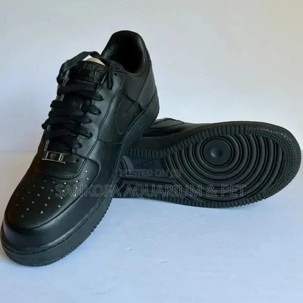 High Quality Black Sneakers · Photo 1