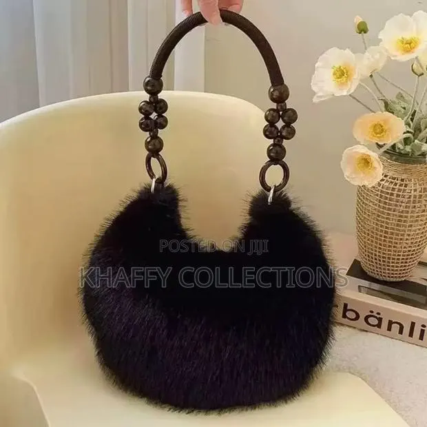Classic Hand Bag · Photo 1