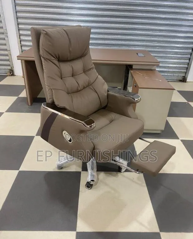 High Back Executive Office Chair · Photo 1