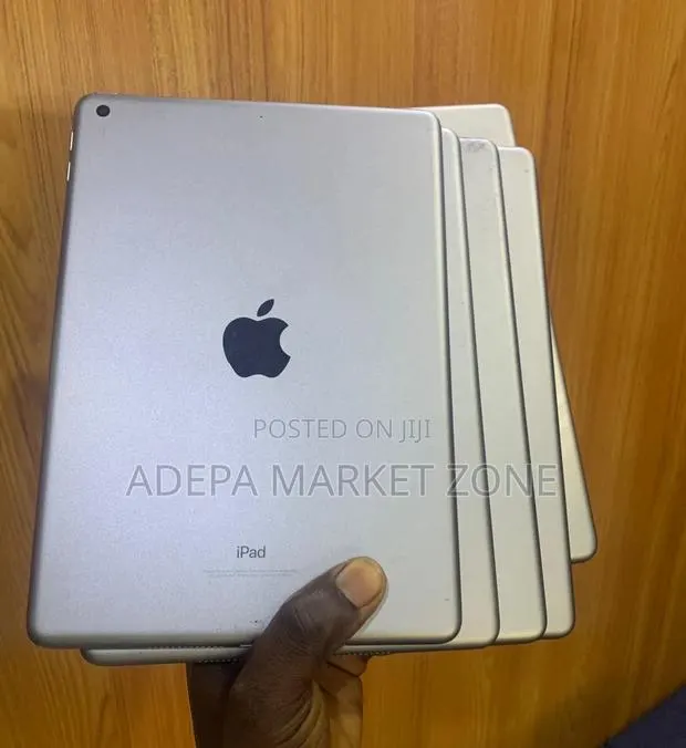 Apple iPad Wi-Fi 32 GB Gray · Photo 1