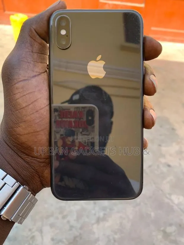 Apple iPhone X 64 GB Black · Photo 1