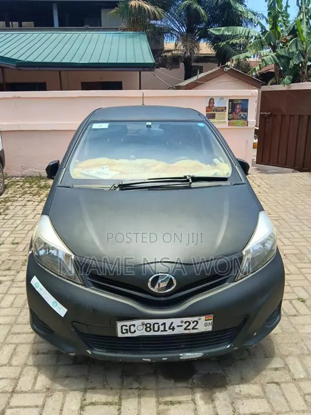 Toyota Vitz 2012 Black · Photo 1