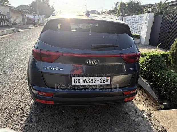 Kia Sportage 2018 Gray · Photo 1