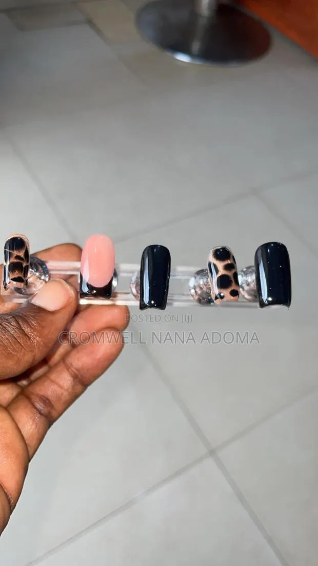 Press on Nails · Photo 1