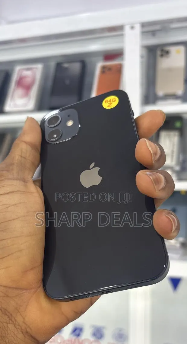 Apple iPhone 12 64 GB Black · Photo 4