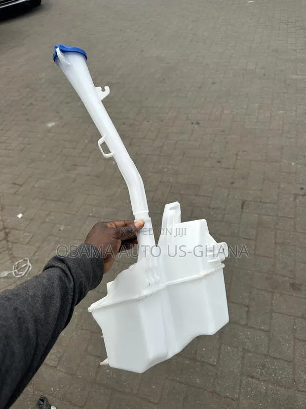 Hyundai Tucson Wiper Wash Bottle/Wiper Tank Reservoir 2023 2024 2025 · Photo 1