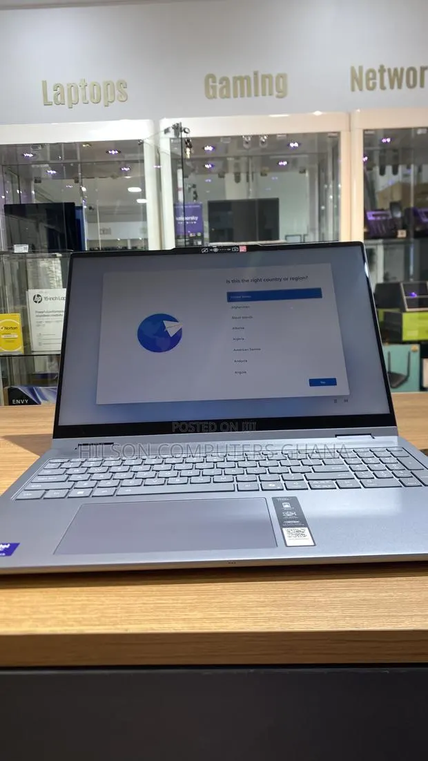 New Laptop Lenovo Yoga 7i 16GB Intel Core Ultra 7 SSD 512GB · Photo 1
