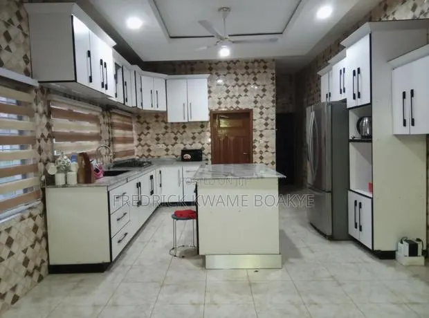 Furnished 5bdrm House in Brother K Estate, Kumasi Metropolitan for rent · Photo 1