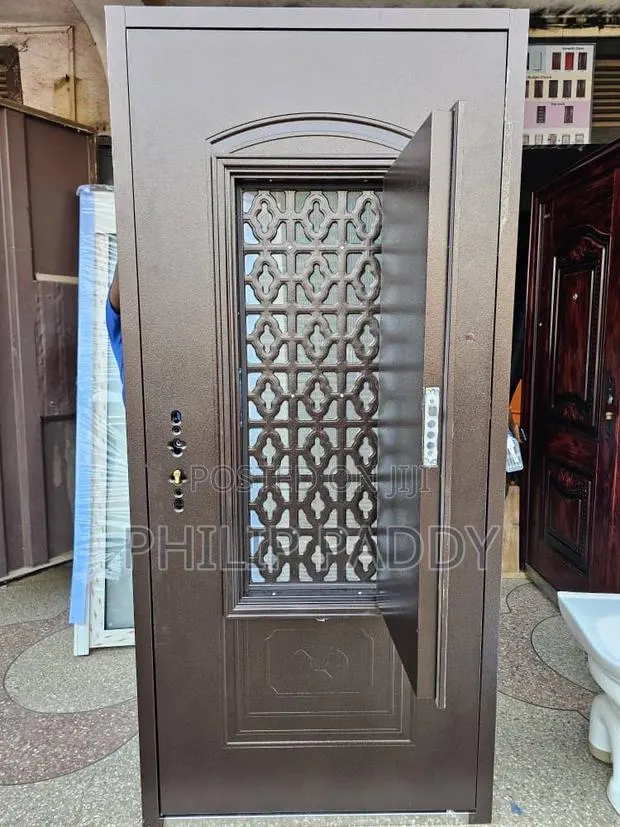 Ls Gray With Yellowish Line Heavy Door · Photo 1