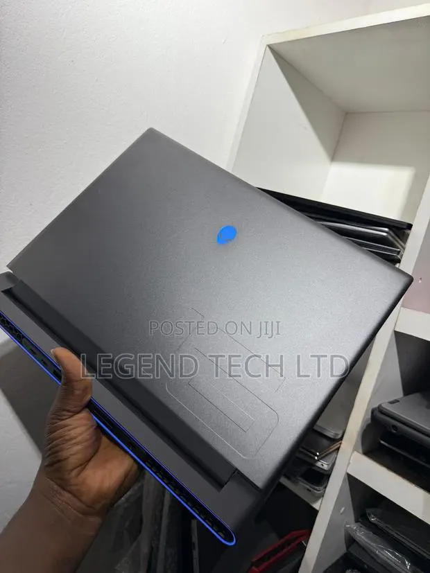 New Laptop Alienware M17x R2 16GB Intel Core i7 SSD 1T · Photo 1