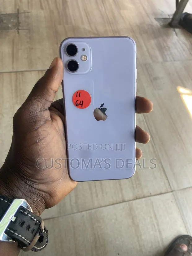Apple iPhone 11 64 GB Purple · Photo 1