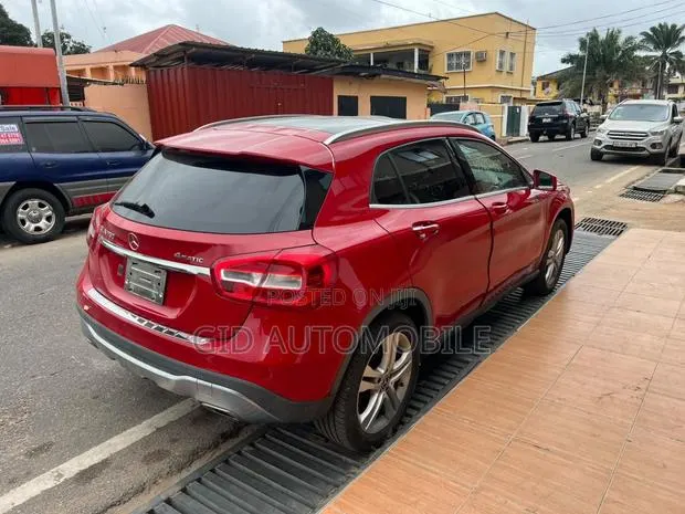 Mercedes-Benz CLA-Class 2018 Red · Photo 1
