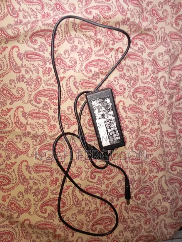 Original Dell 65W Laptop Charger (7.4mm Big Pin) · Photo 1