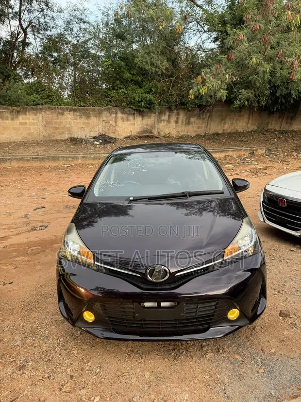 Toyota Vitz 1.3 FWD 3dr 2015 Purple · Photo 1