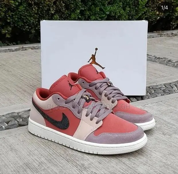 Jordan 1 Low Castus Flower · Photo 1