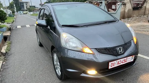 Honda Fit Automatic 2011 Gray · Photo 1