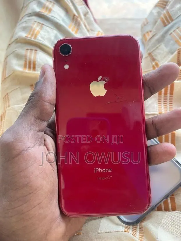 Apple iPhone XR 64 GB Red · Photo 1