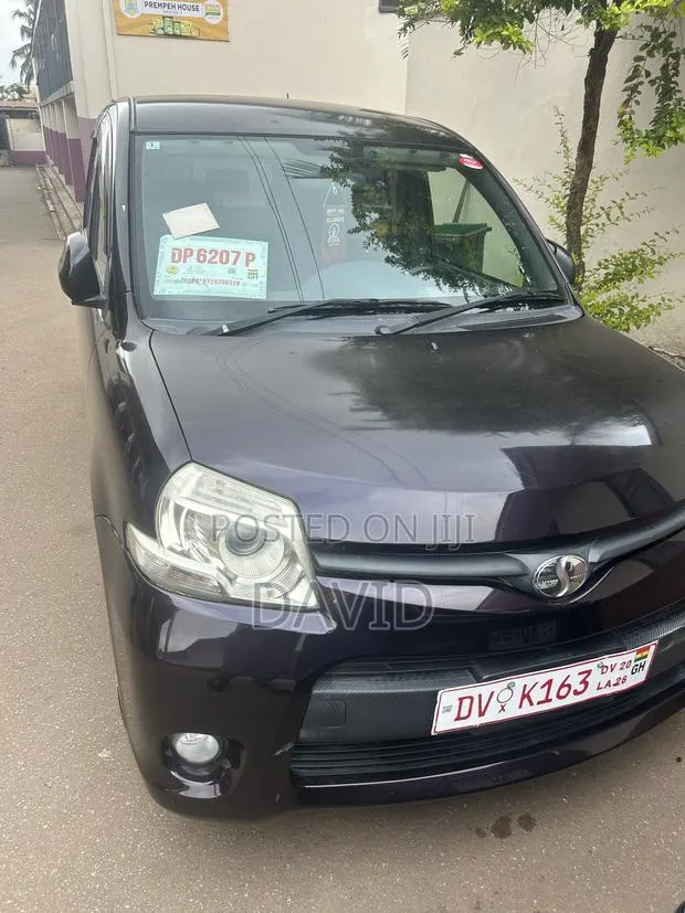 Toyota Sienta 2012 Pearl · Photo 1