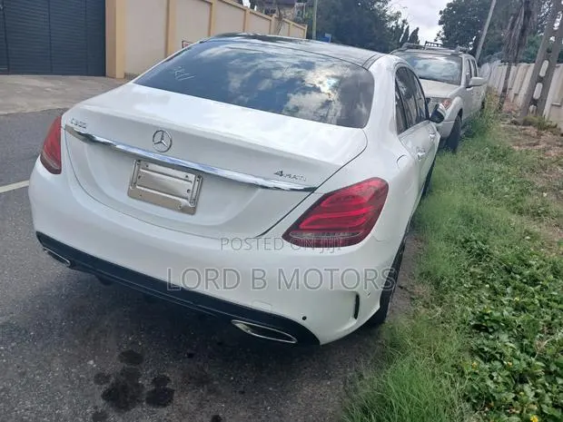 Mercedes-Benz C300 2016 White · Photo 1