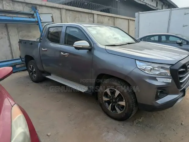 Changan Hunter Plus 2.0 Petrol 4x4 2023 Gray · Photo 1