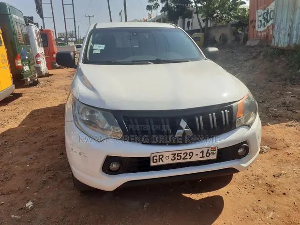 Mitsubishi L200 2015 White · Photo 1