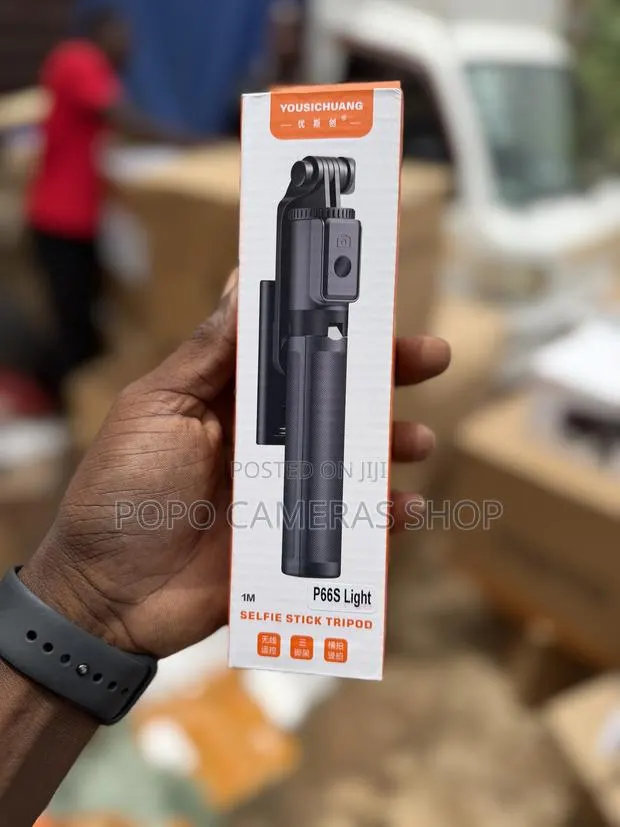 P66s Selfie Stick With Light · Photo 1