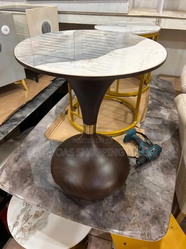 Marble Coffee Table · Photo 1