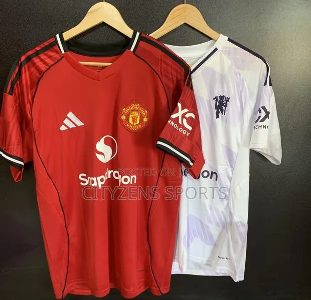 Bundle Of Man United Home And Away · Photo 1