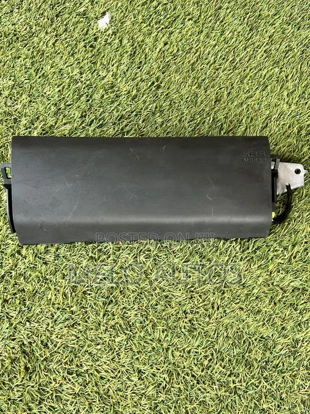Honda Civic Passenger Knee Airbag 2022,2023,2024,2024,2025,2026 · Photo 1