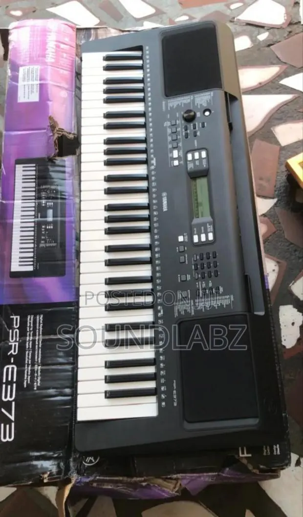Yamaha Psr-373 Keyboard And Keyboard Stand · Photo 1